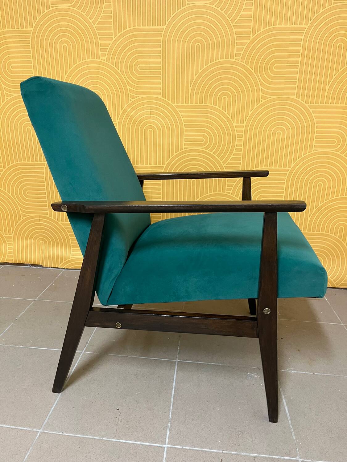 Fauteuil type 300-190 des années 70 Śnieżka