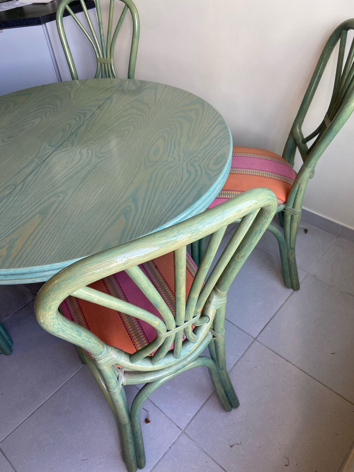 Dining table and 4 rattan chairs