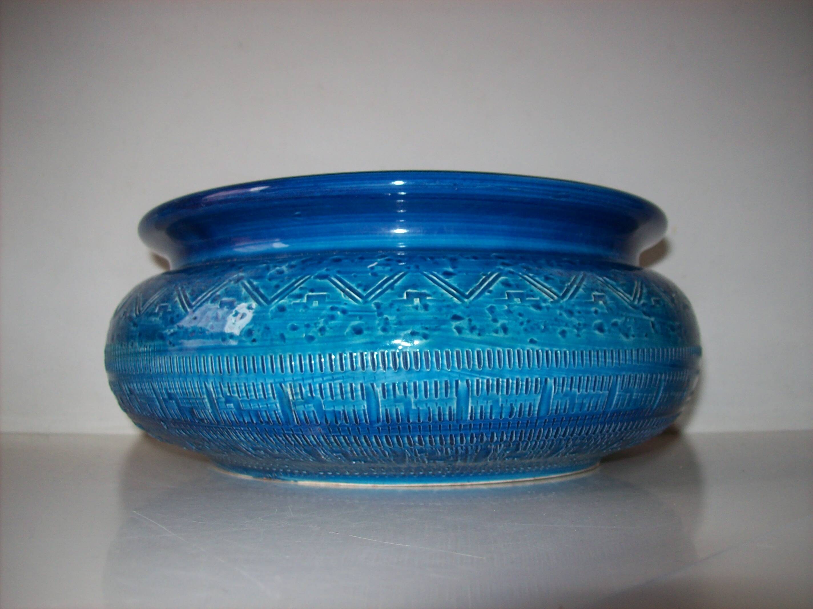 Aldo Londi coupe for Bitossi in "Rimini Blue" ceramic from the 1960s.