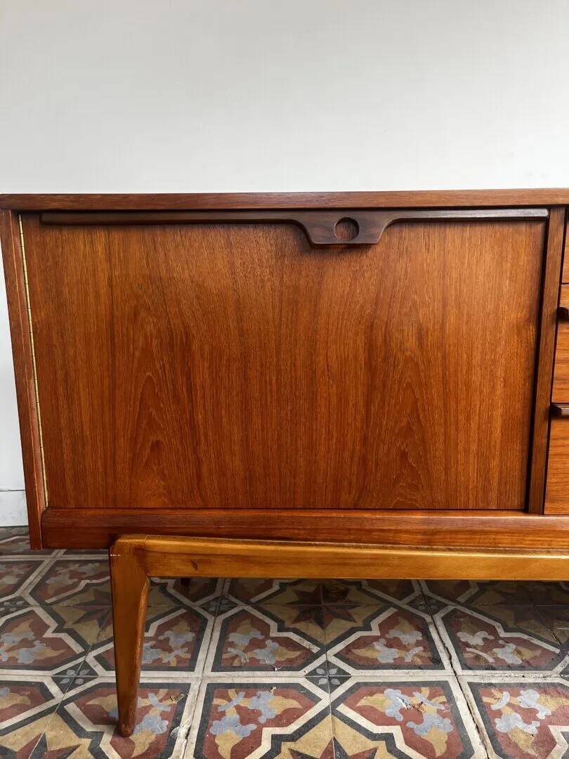 Buffet moderne du milieu du siècle – Meubles Stonehill