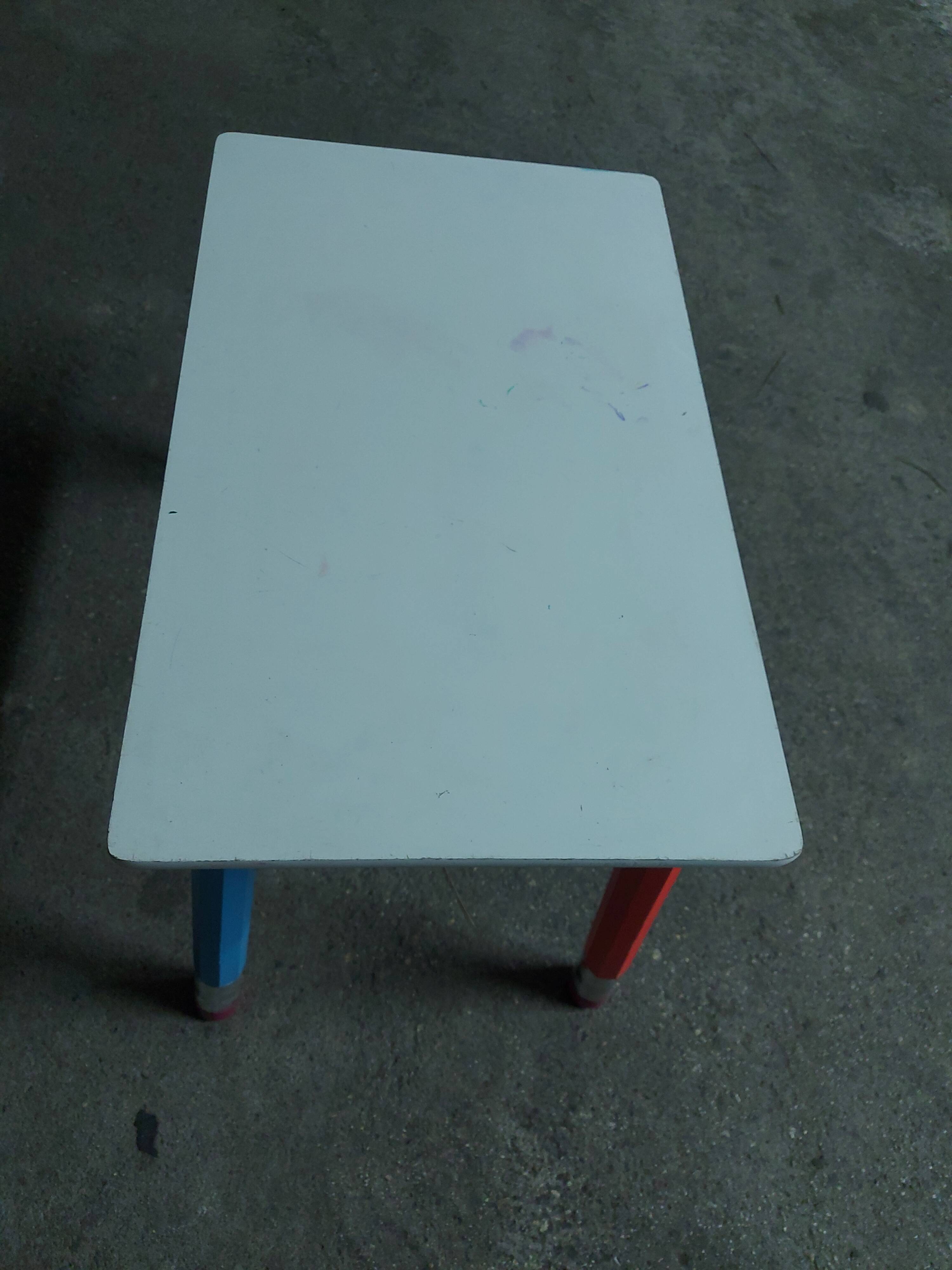 Ensemble chaise et bureau d'enfant  , Pierre Salla