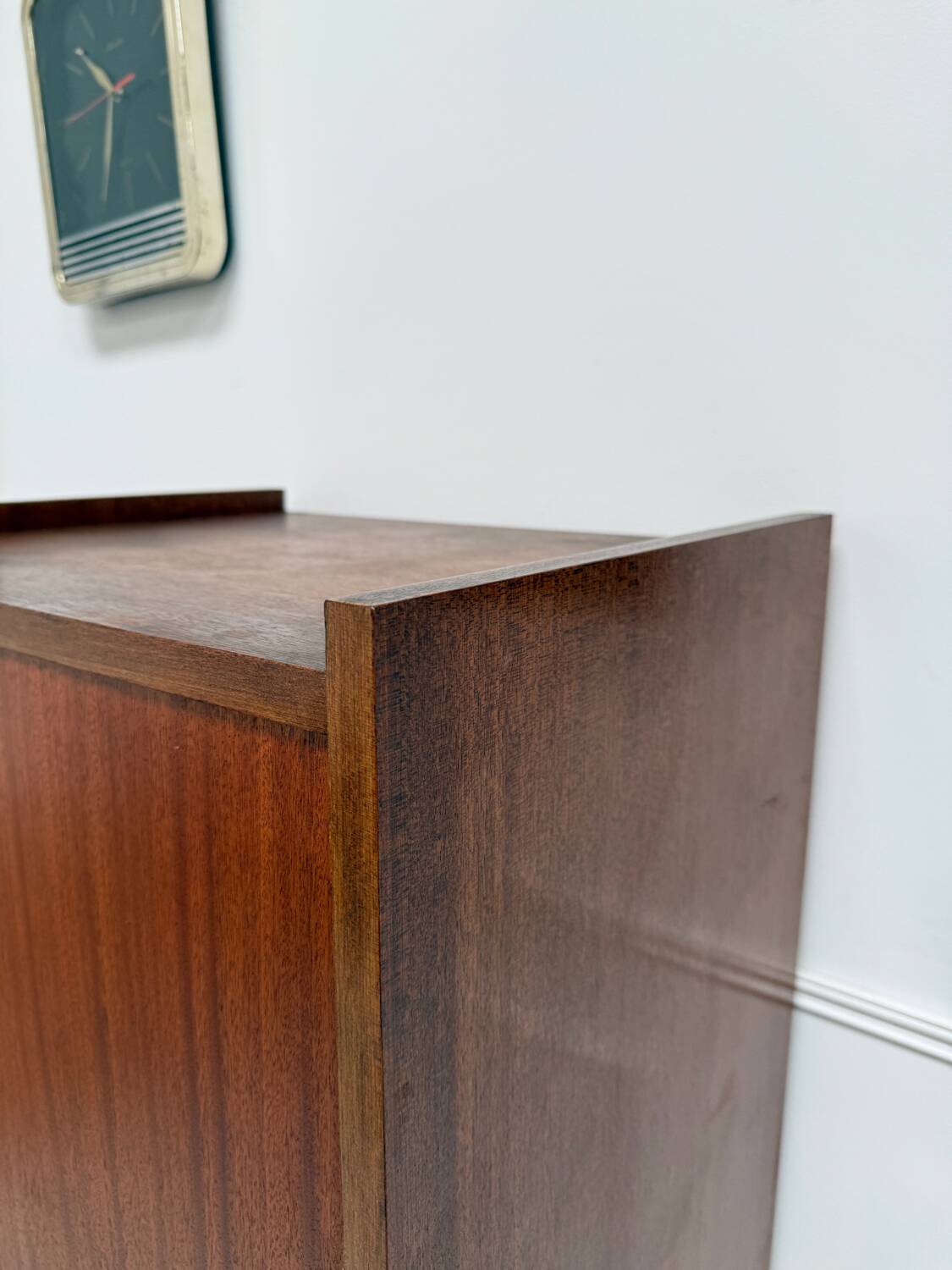 Standing man entrance cabinet