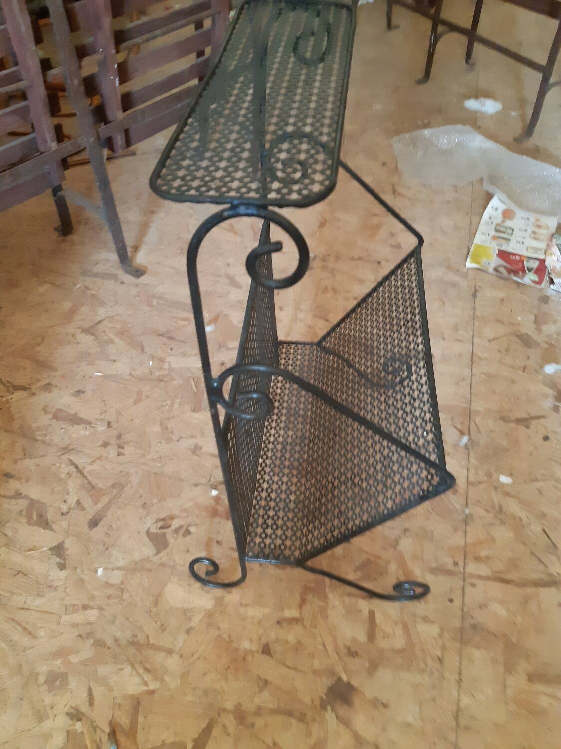 Matego style vintage magazine holder