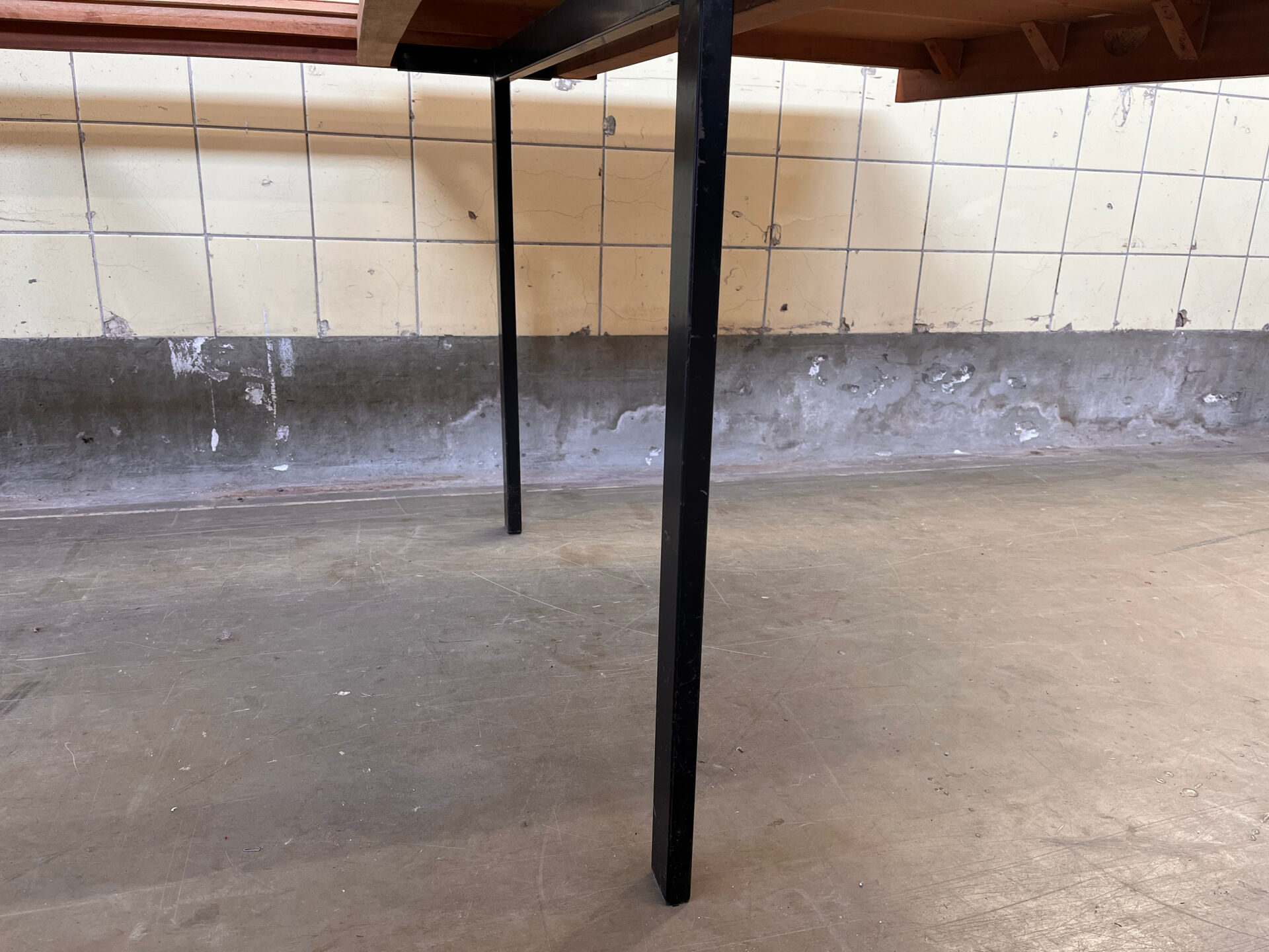 Extendable dining table by Pierre Guariche for Meurop