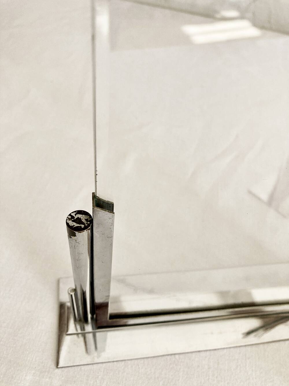 Duo of Art Deco photo frames in silver metal with beveled glass