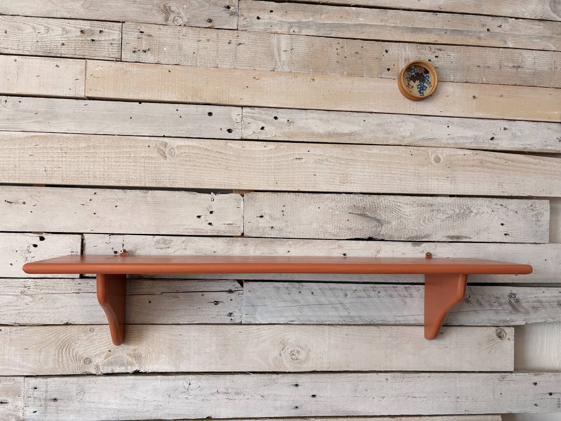 Terracotta shelf