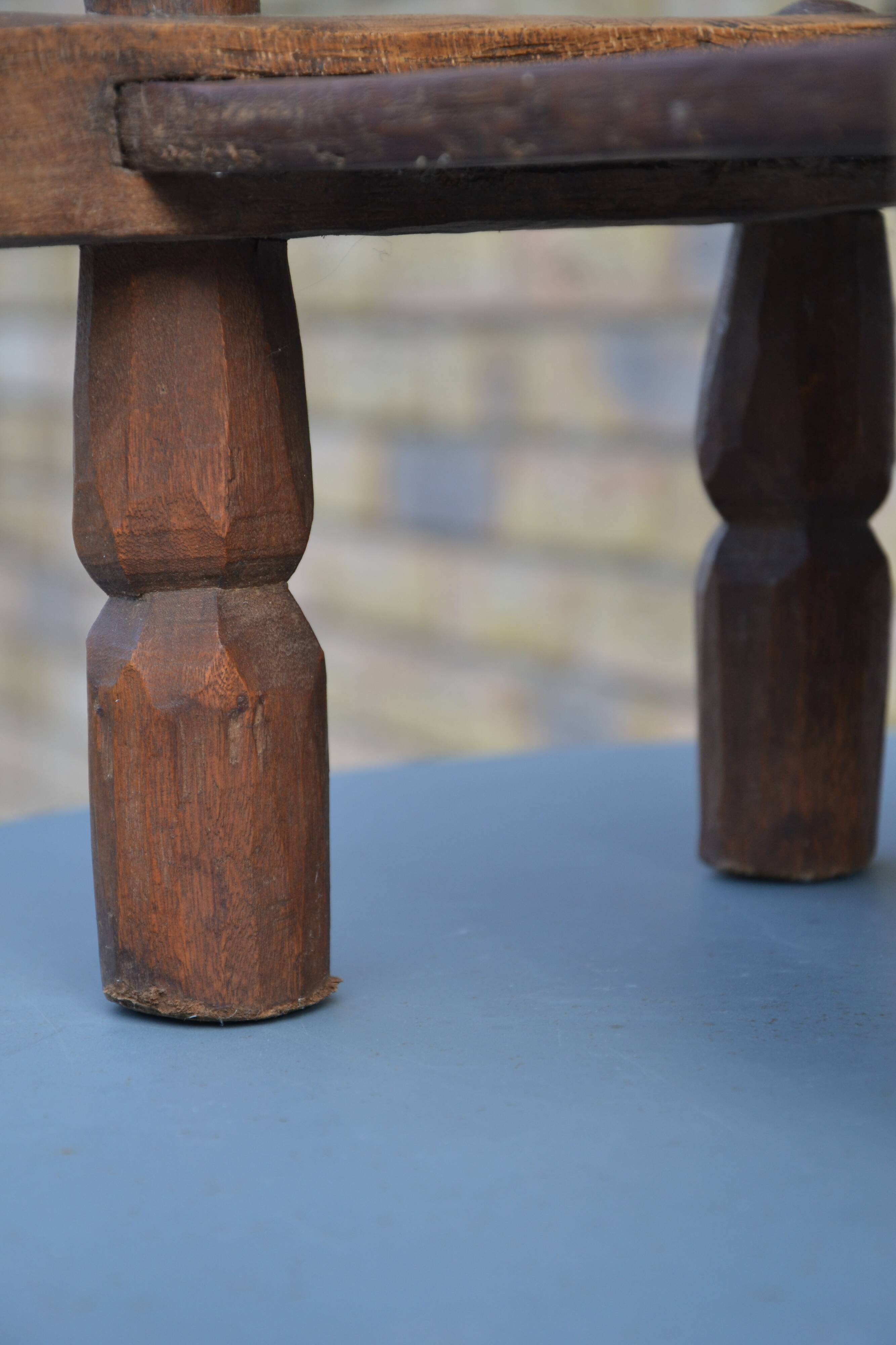 Petite chaise brutaliste