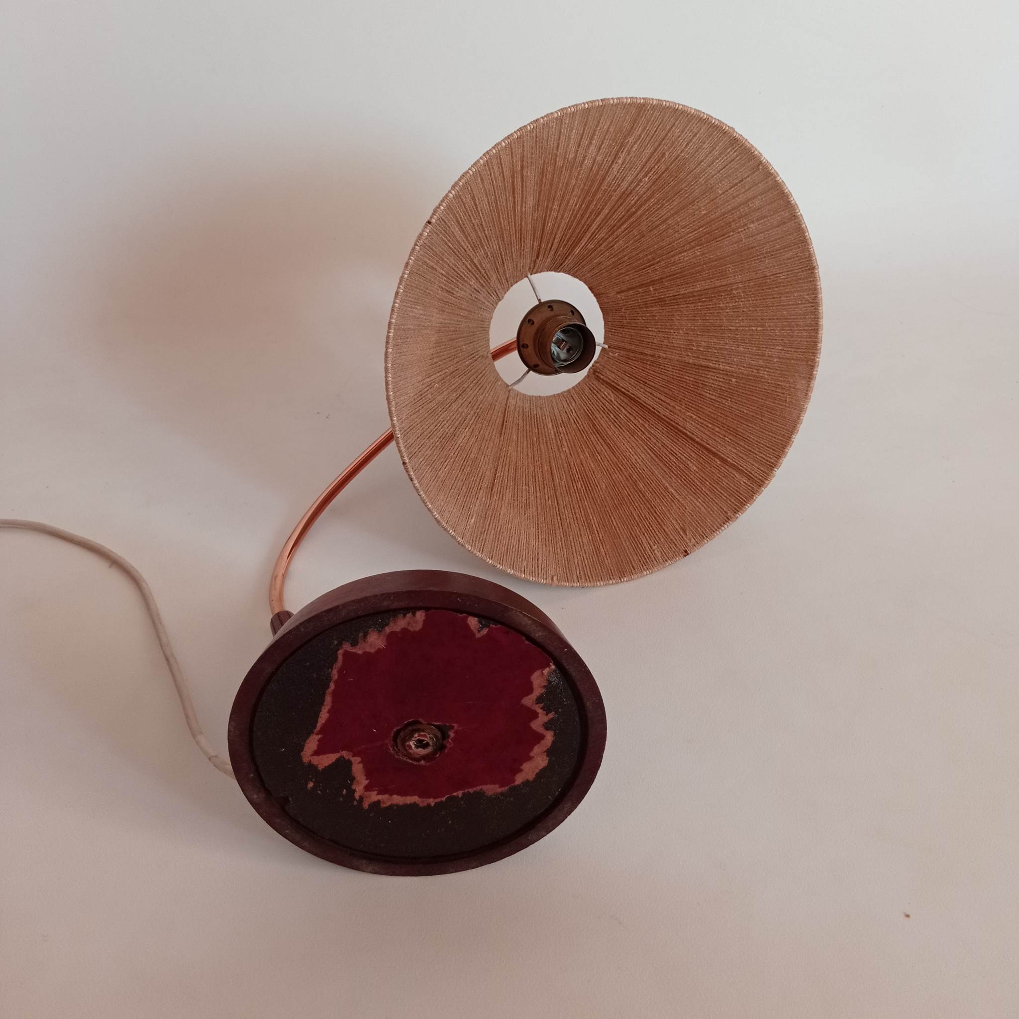 Lampe de table Temde produite dans les années 60 en Suisse.