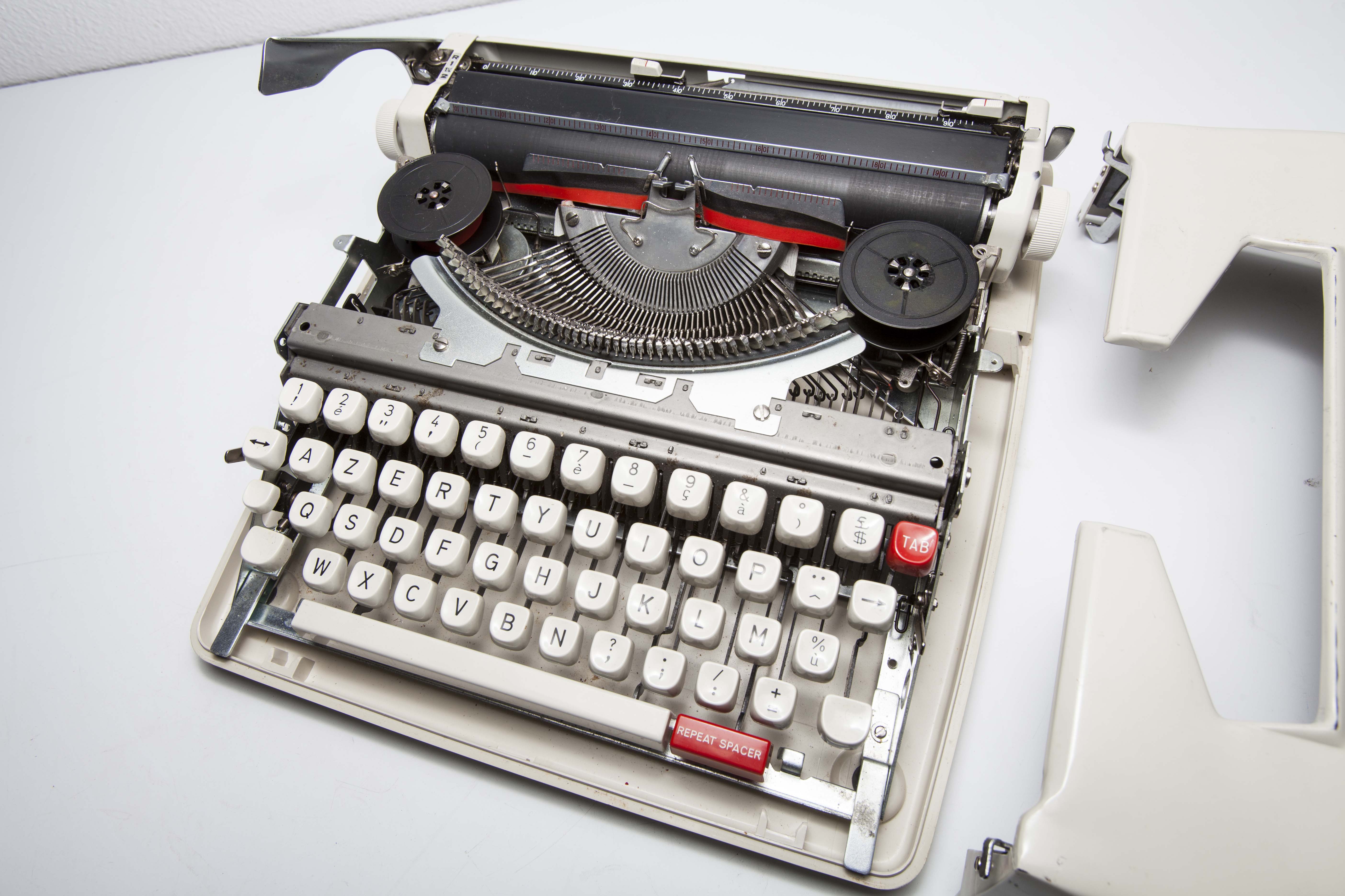 Brother Deluxe 1350 revised typewrite 1971