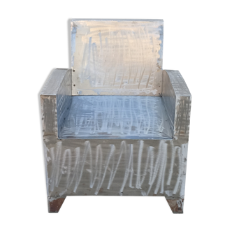 Fauteuil original en métal brossé argenté