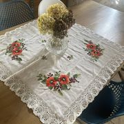 Nappe en lin fleurs brodées