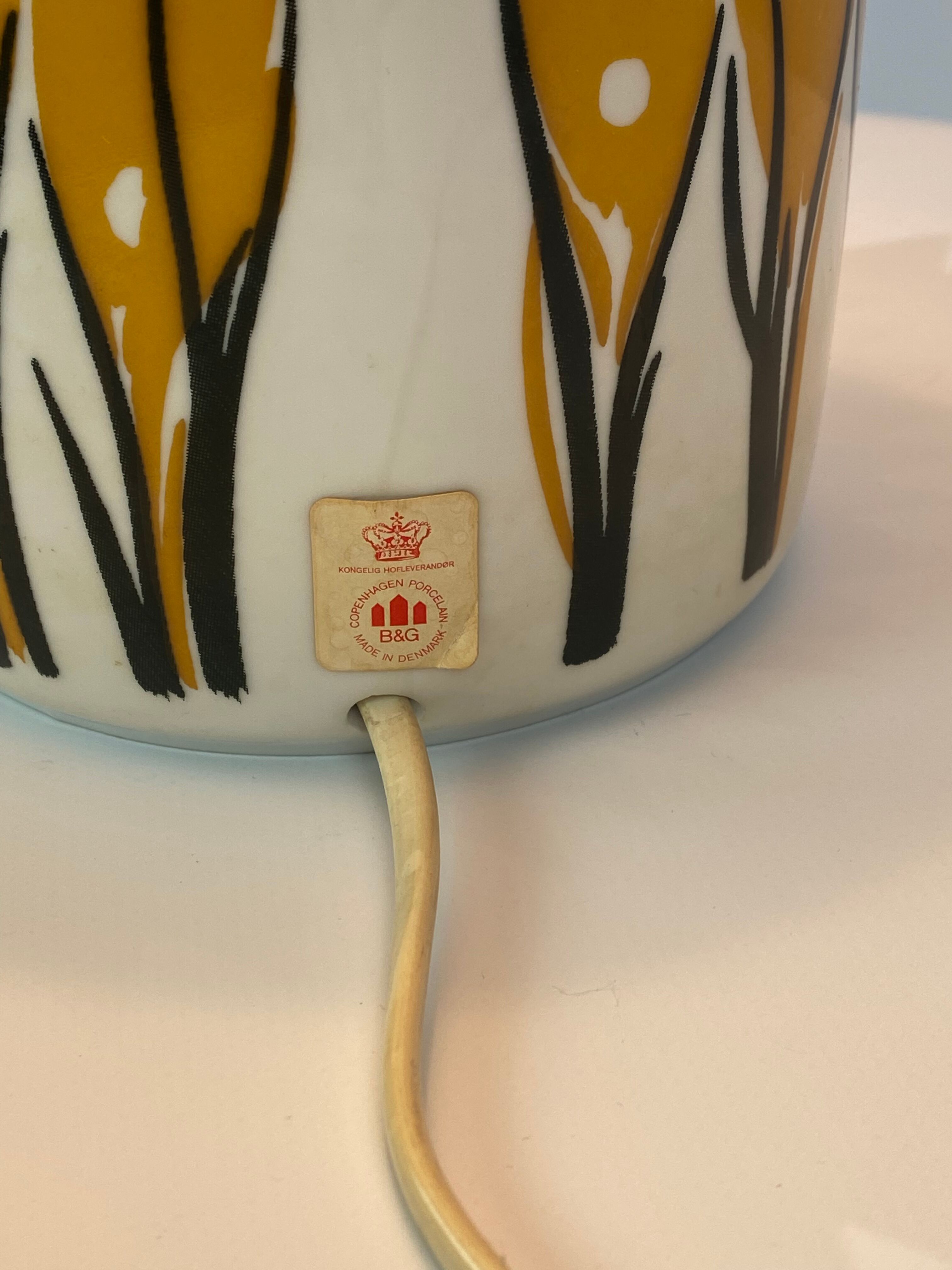 Tablelamp decorated with flowers by Bing and Grøndahl, model 6714/2102, 1960s