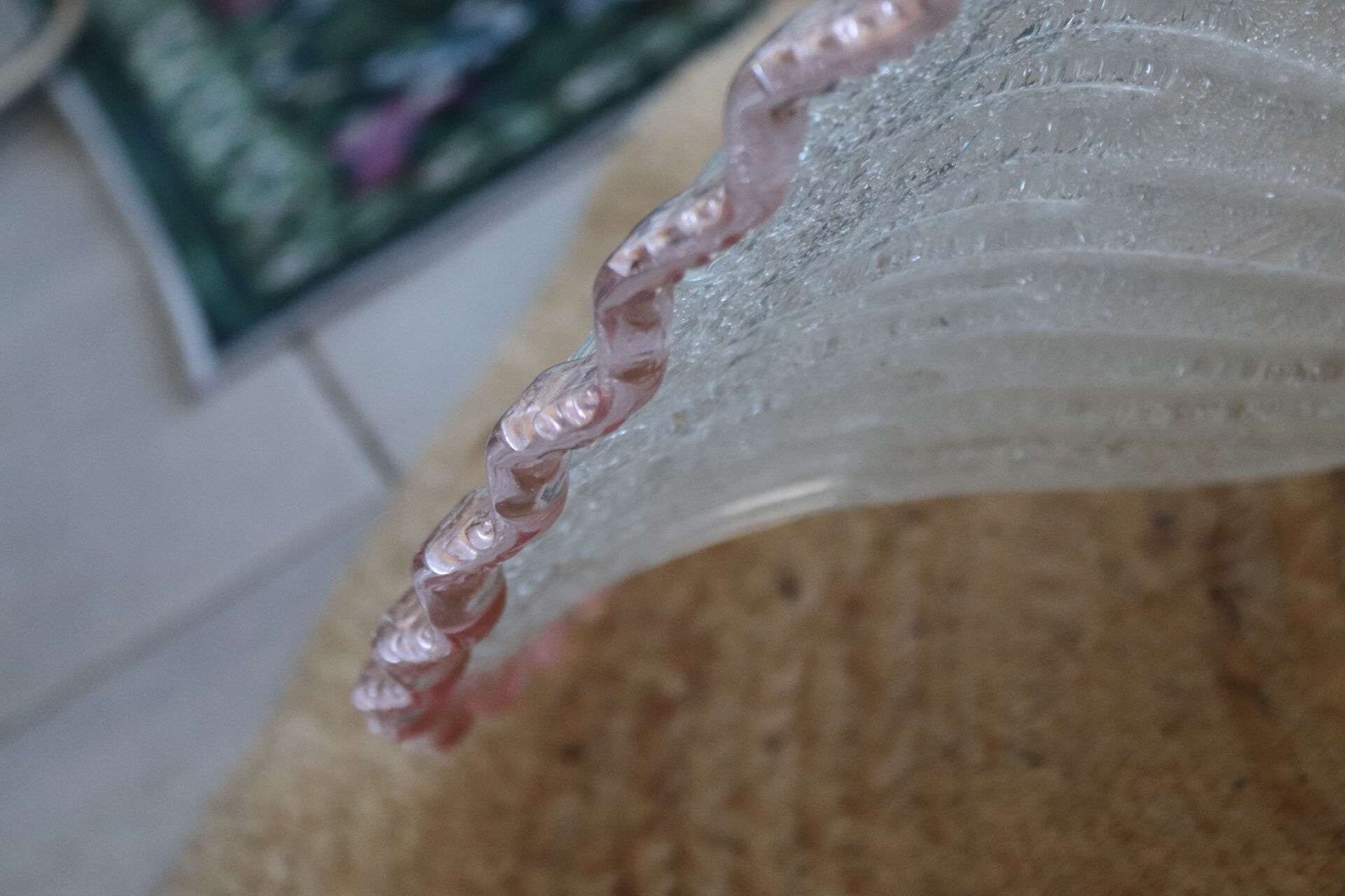 Large vintage Murano suspension in textured glass with a pink edge.