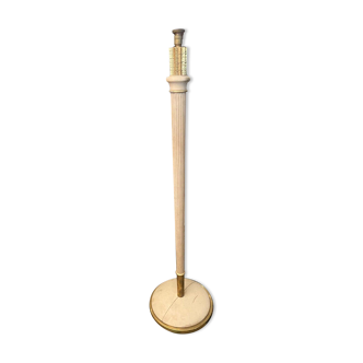 Carved wooden floor lamp with Art Deco arrow decoration