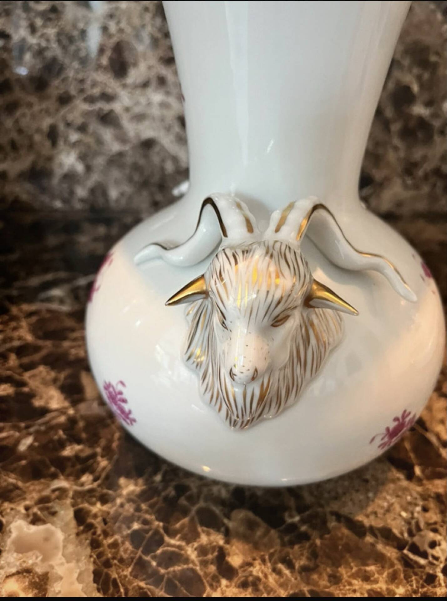 Decorative vase Herend Hungary - Apponyi Raspberry model - Adorned with a head