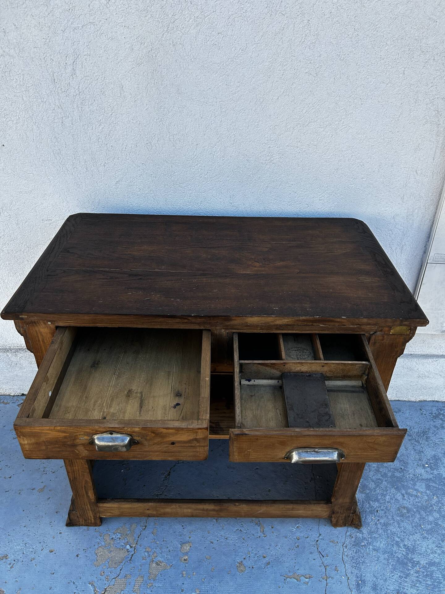 Old trade counter with cash register AMAX André Ray – Lyon