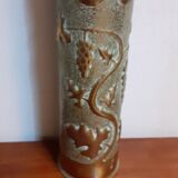 Vase en douille d'obus sculpté dans les tranchées