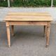 Petite table de ferme compacte 108x70cm décapée style campagne chic