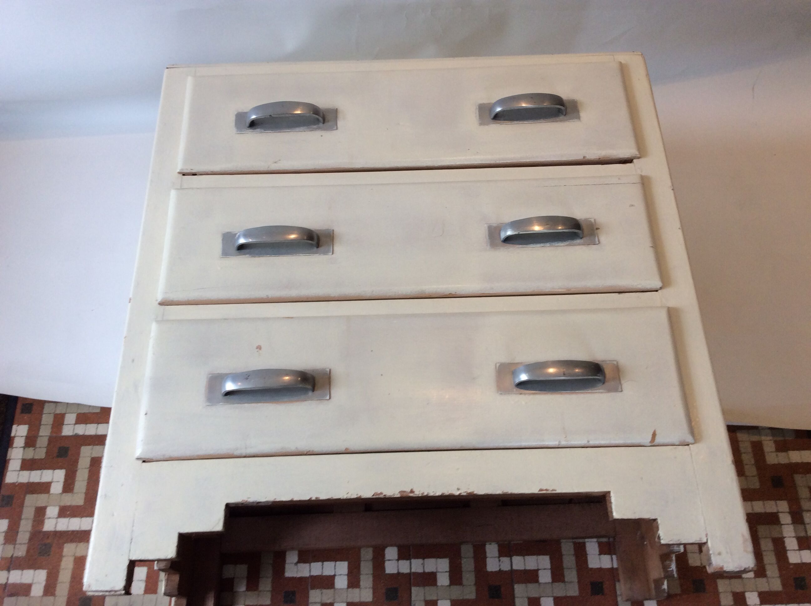 Art deco dresser