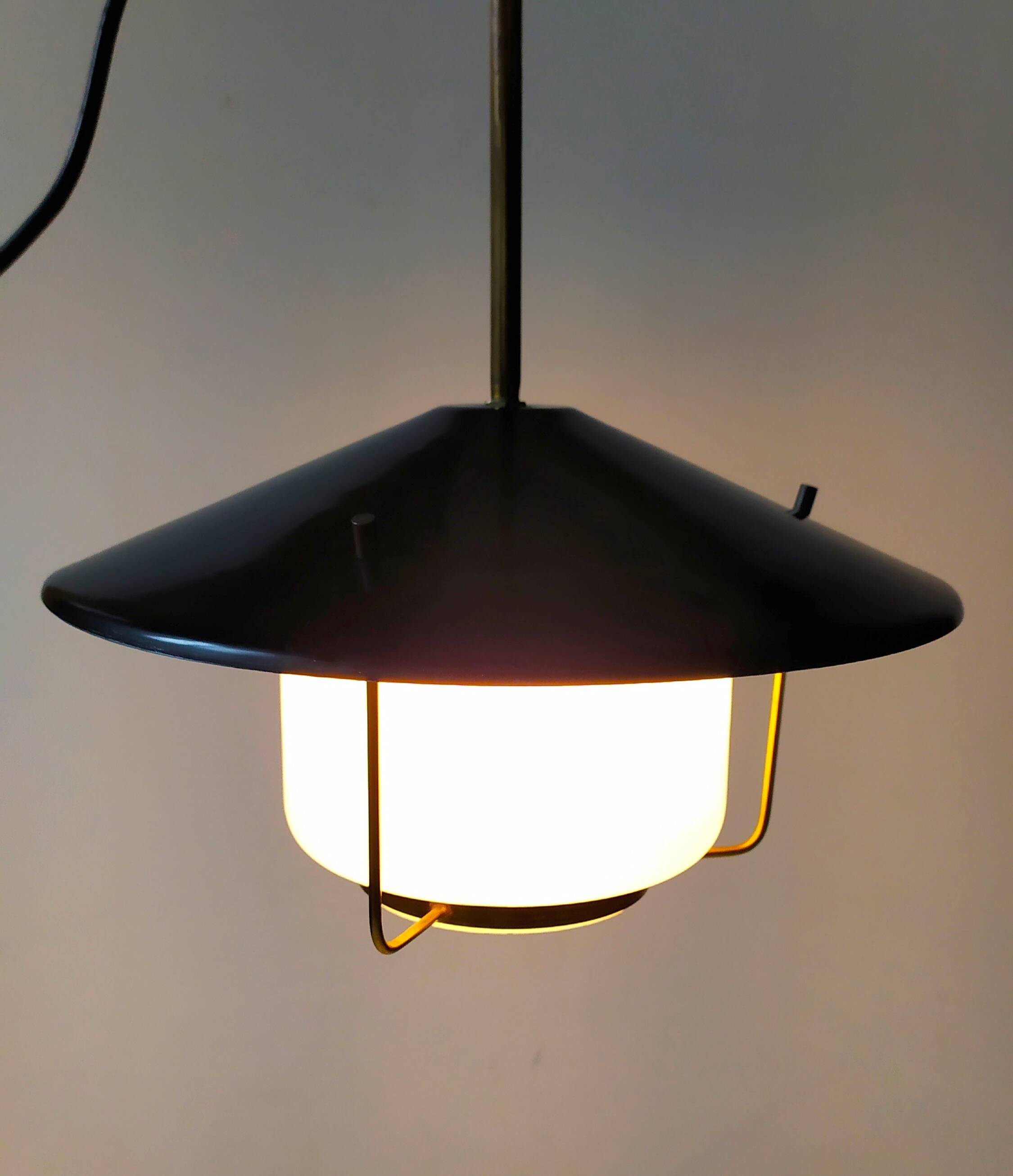 Small pendant lamp attributed to Stilnovo, 1950s.