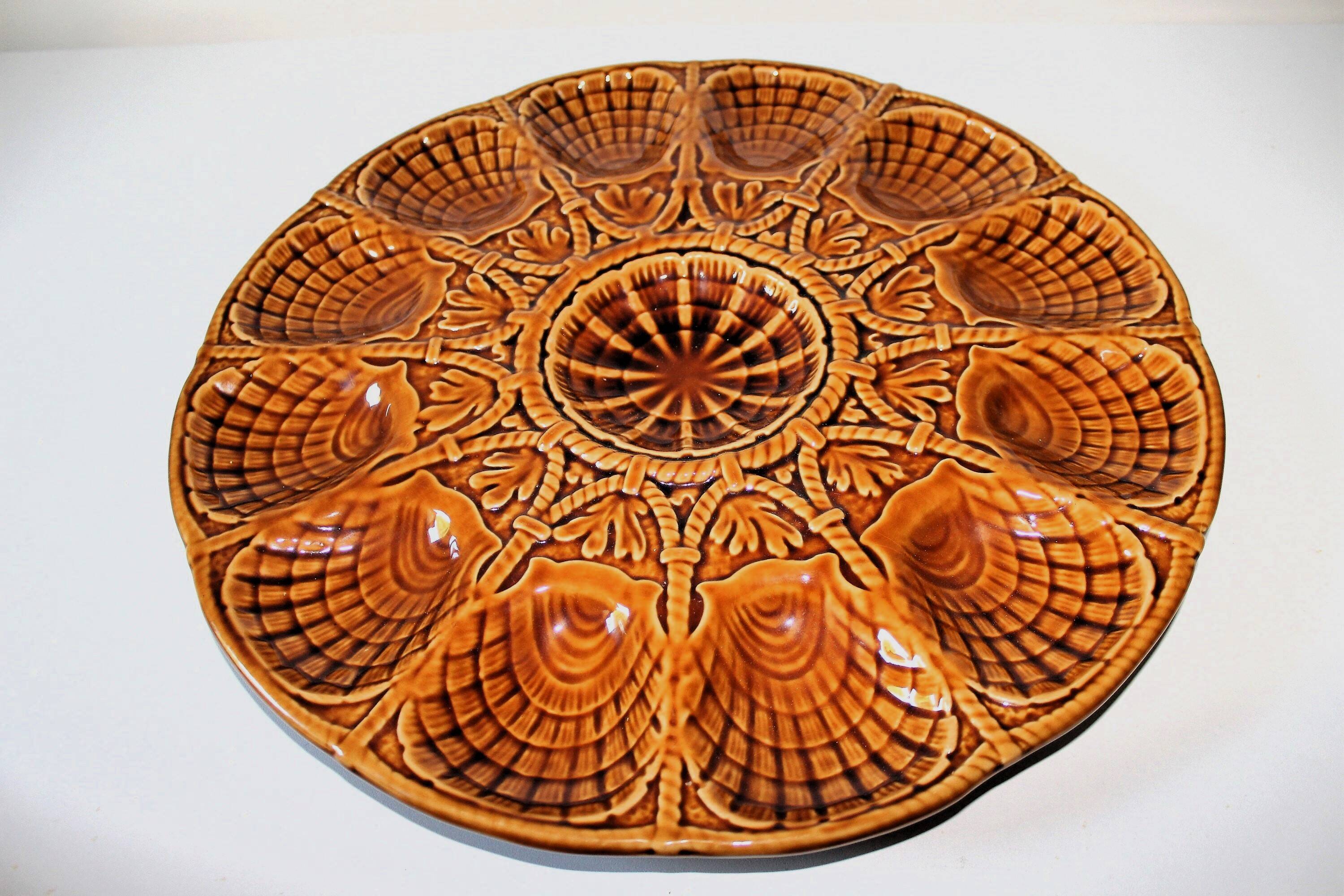 Complete oyster service in Sarreguemines slipware