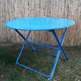 Folding garden table