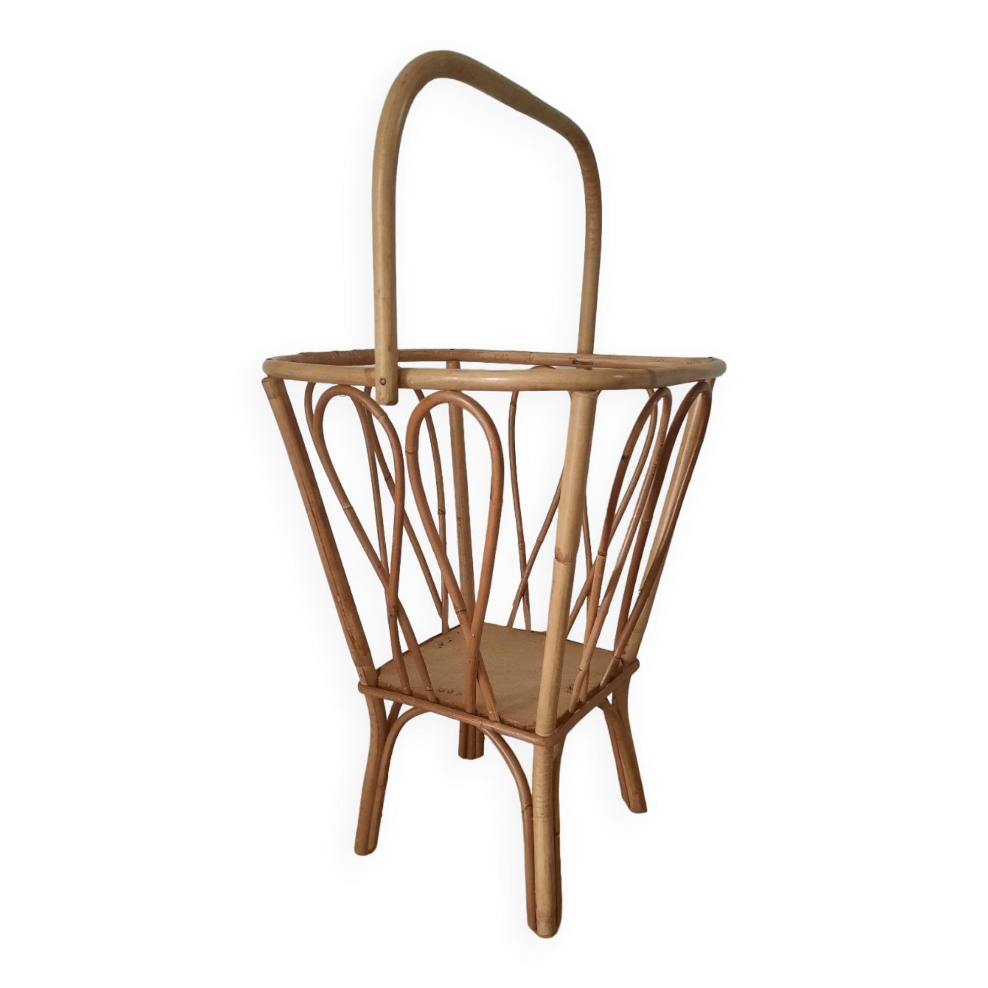 Rattan basket worker