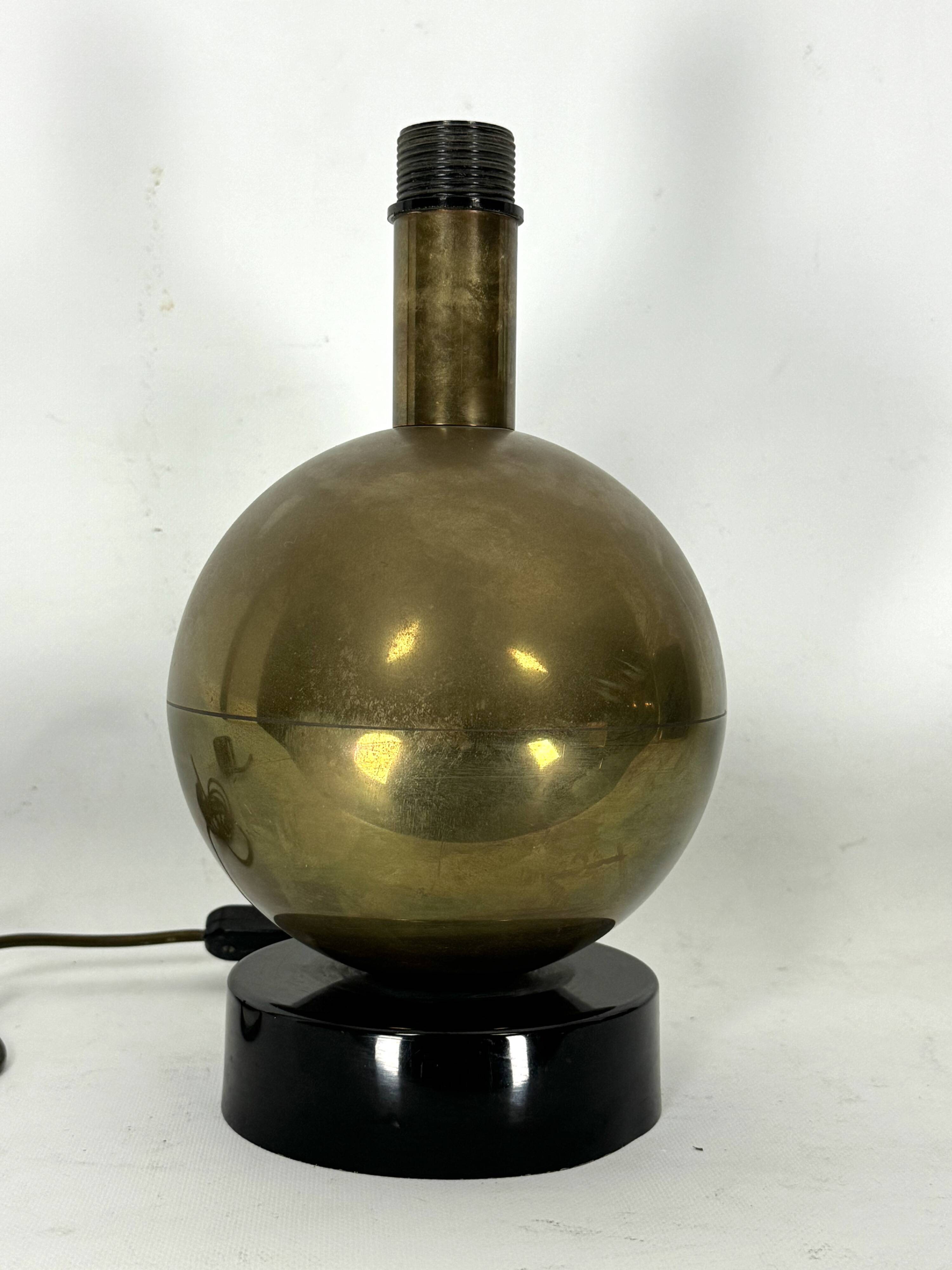 Vintage Brass sphere table lamp. Italy 1970s
