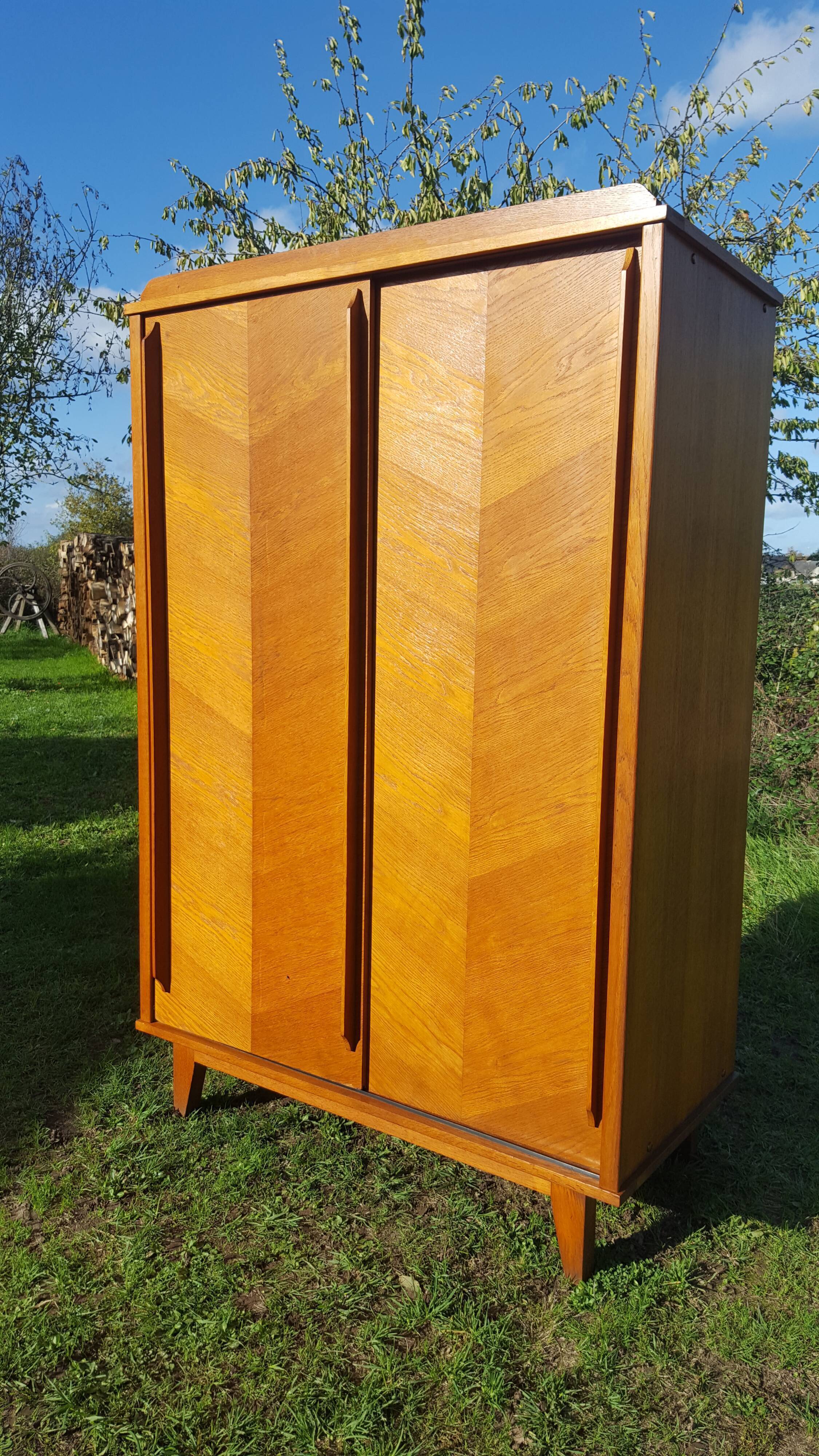 Scandinavian wardrobe foot compas vintage