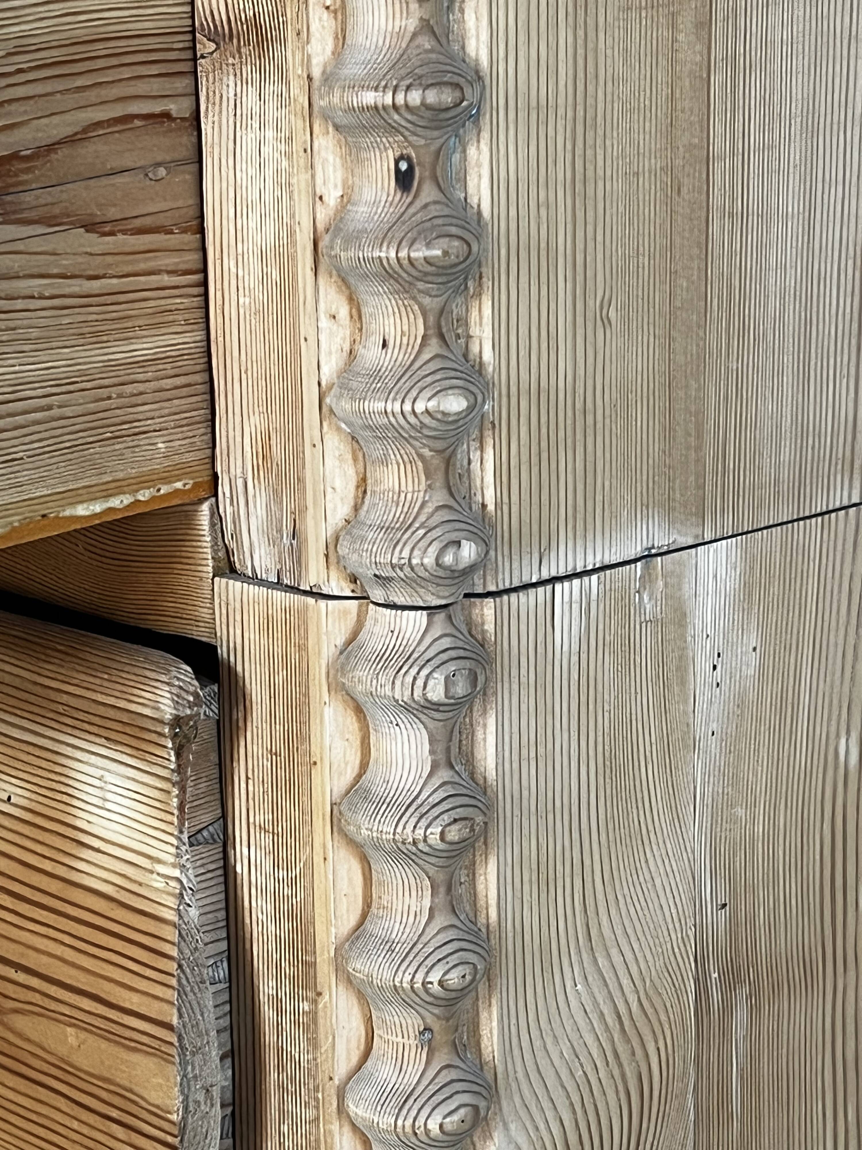 Large 19th century Scandinavian pine chest of drawers
