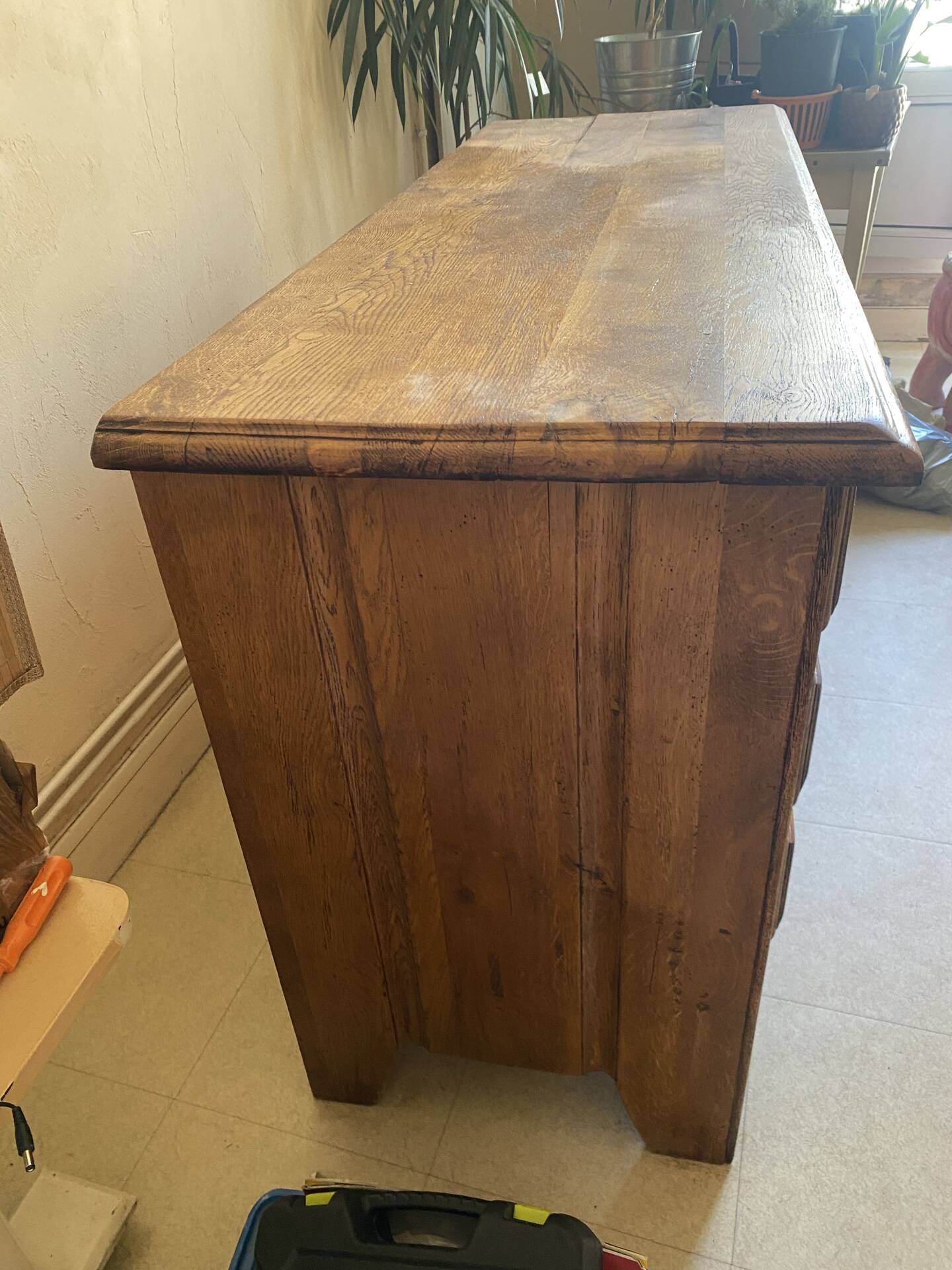 Solid oak chest of drawers