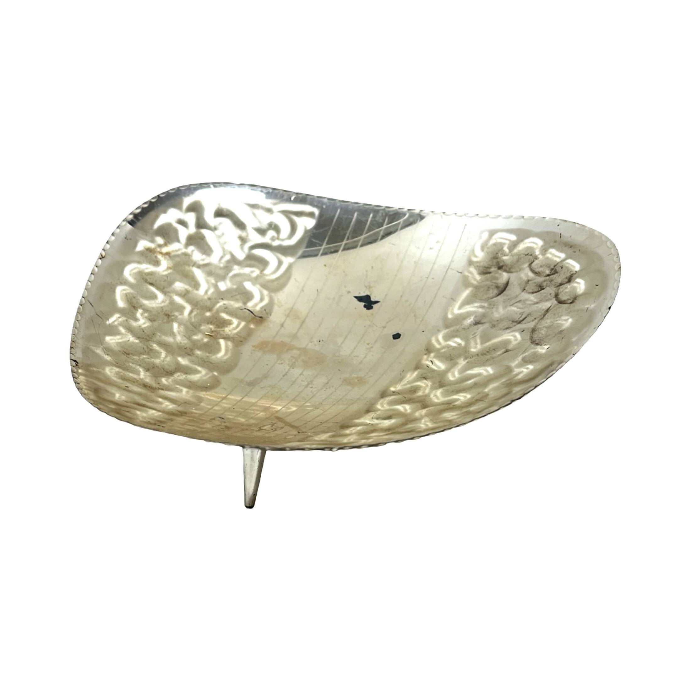 Vintage plated plate on leaf-shaped legs, silver-plated, Germany, 1970s.