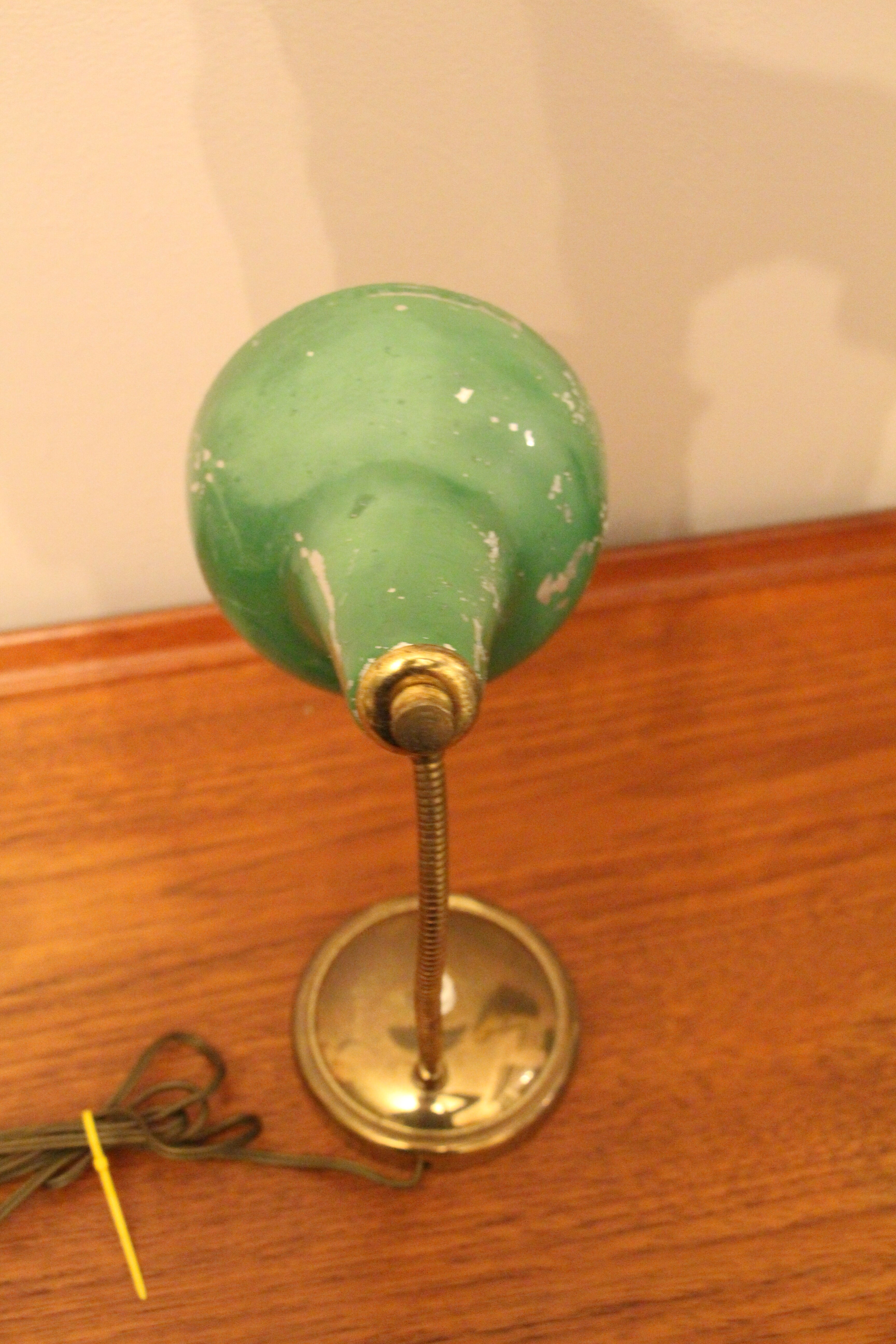 Green desk lamp 50's