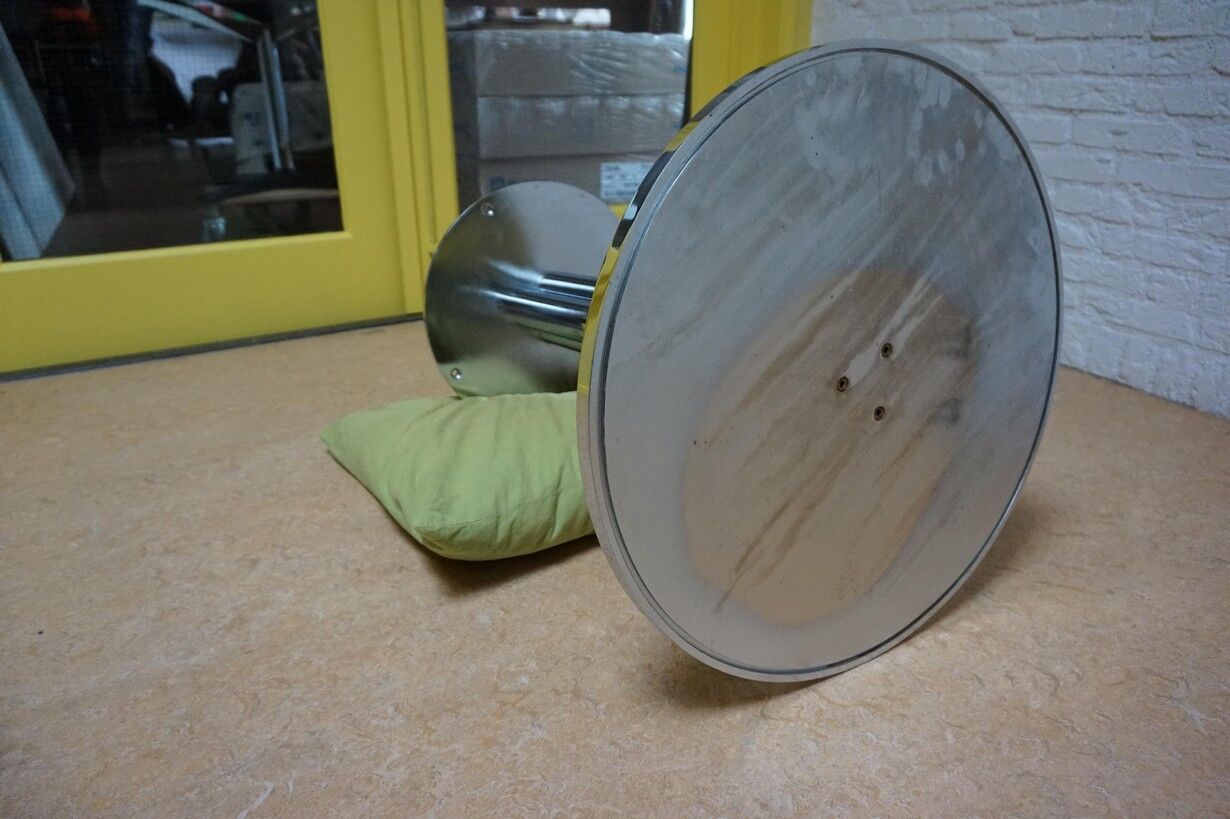 Mid-century modern round table by  Knoll International Kiga S.p.A, 1960s