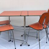 Table en formica orange et 4 chaises