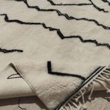 Mrirt Berber rug is entirely handmade. High quality artisan rug.