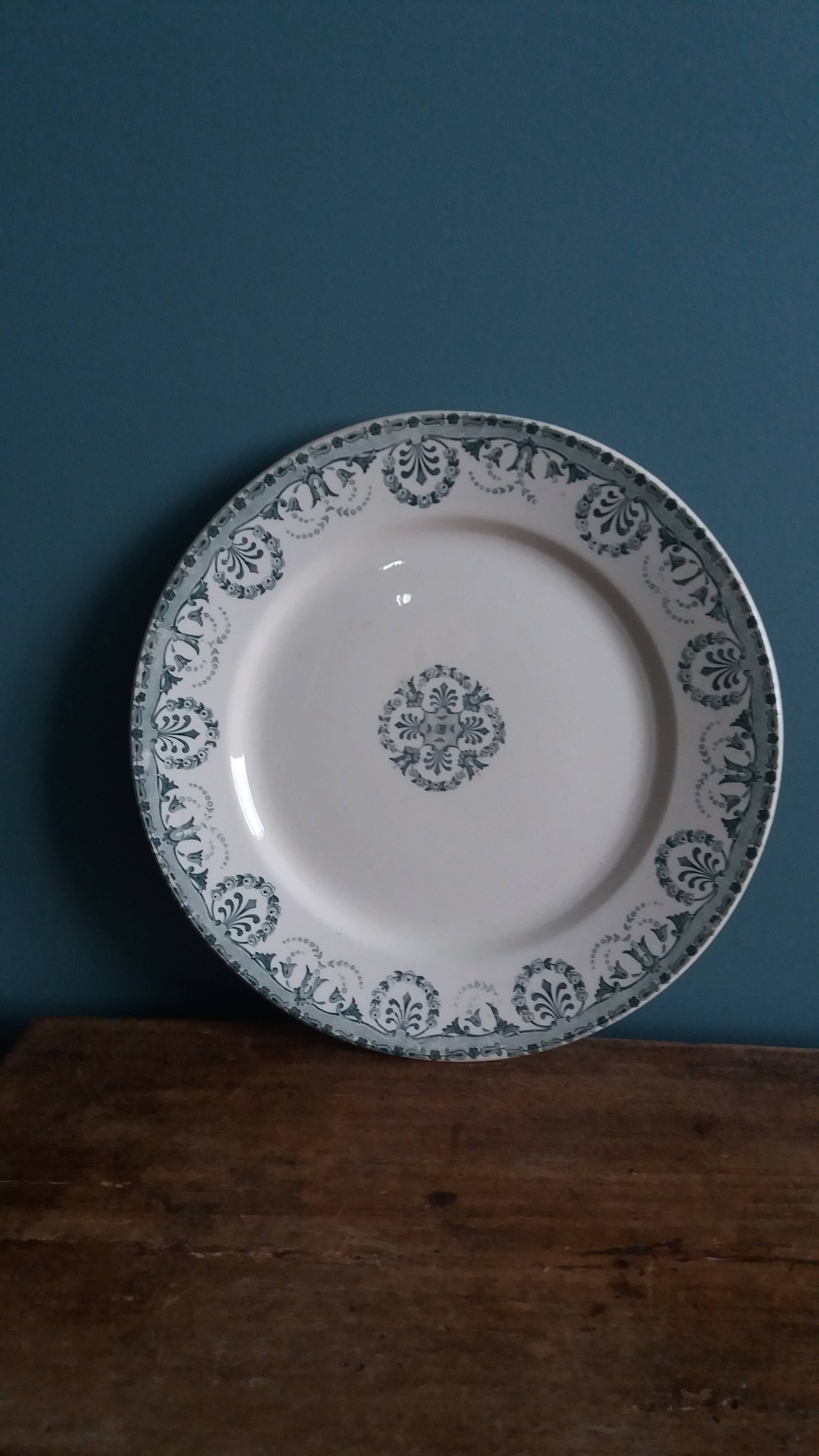 Iron Earth plate Boulenger Choisy-le-Roi, Iena decoration