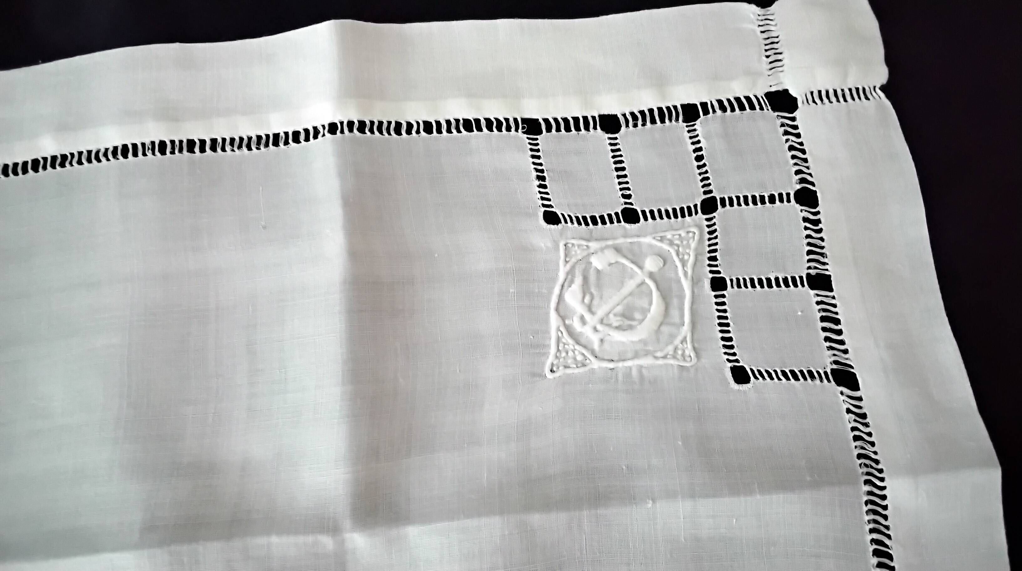 8 Linen napkins with openwork and monogram, size 51 x 57 cm