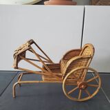 Pousse pousse pour poupée en rotin tressé