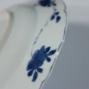 Chinese lobed dish with peony tree and fence – Kangxi, c.1700–1720