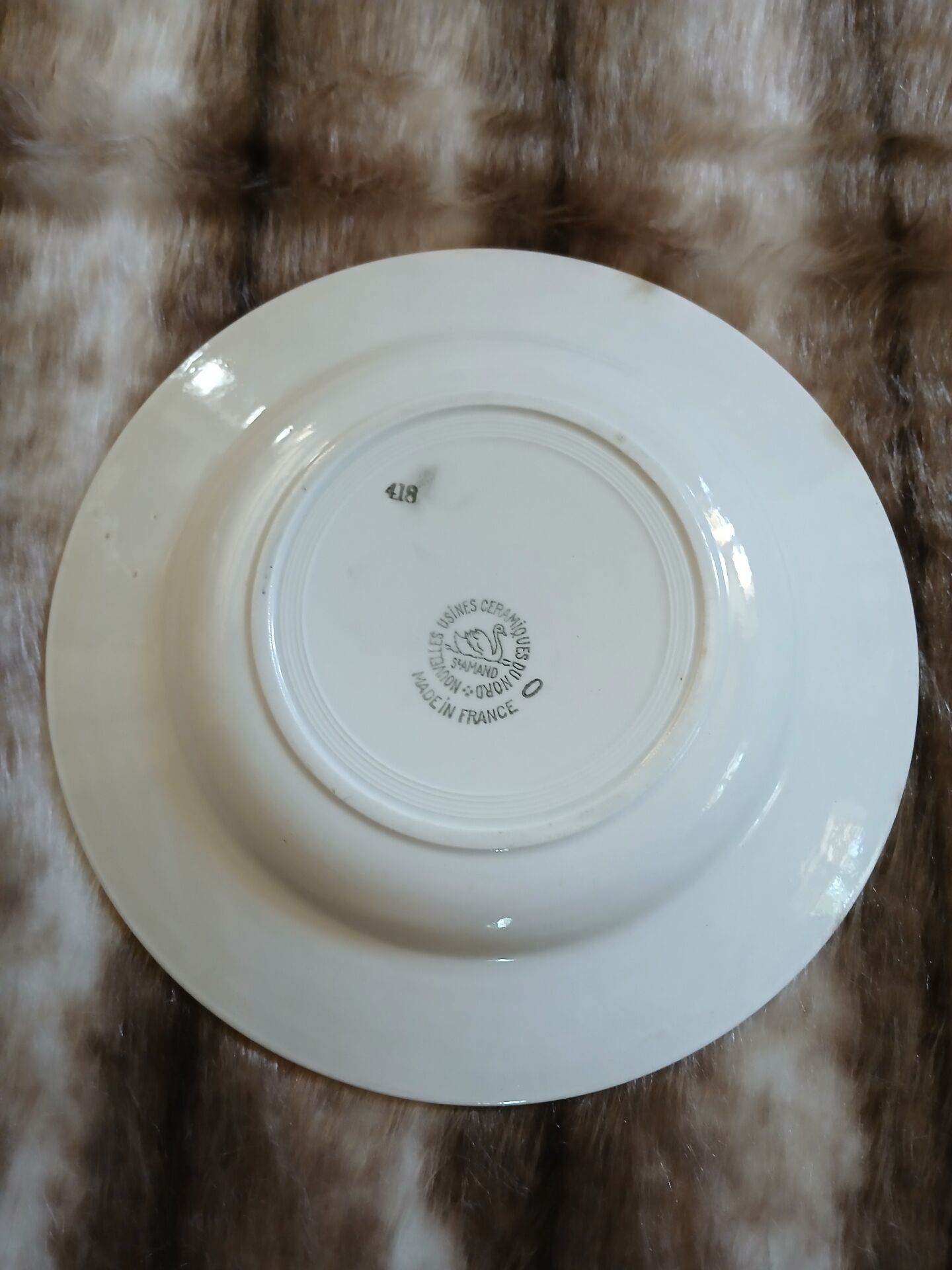 9 assiettes creuses anciennes dépareillées 