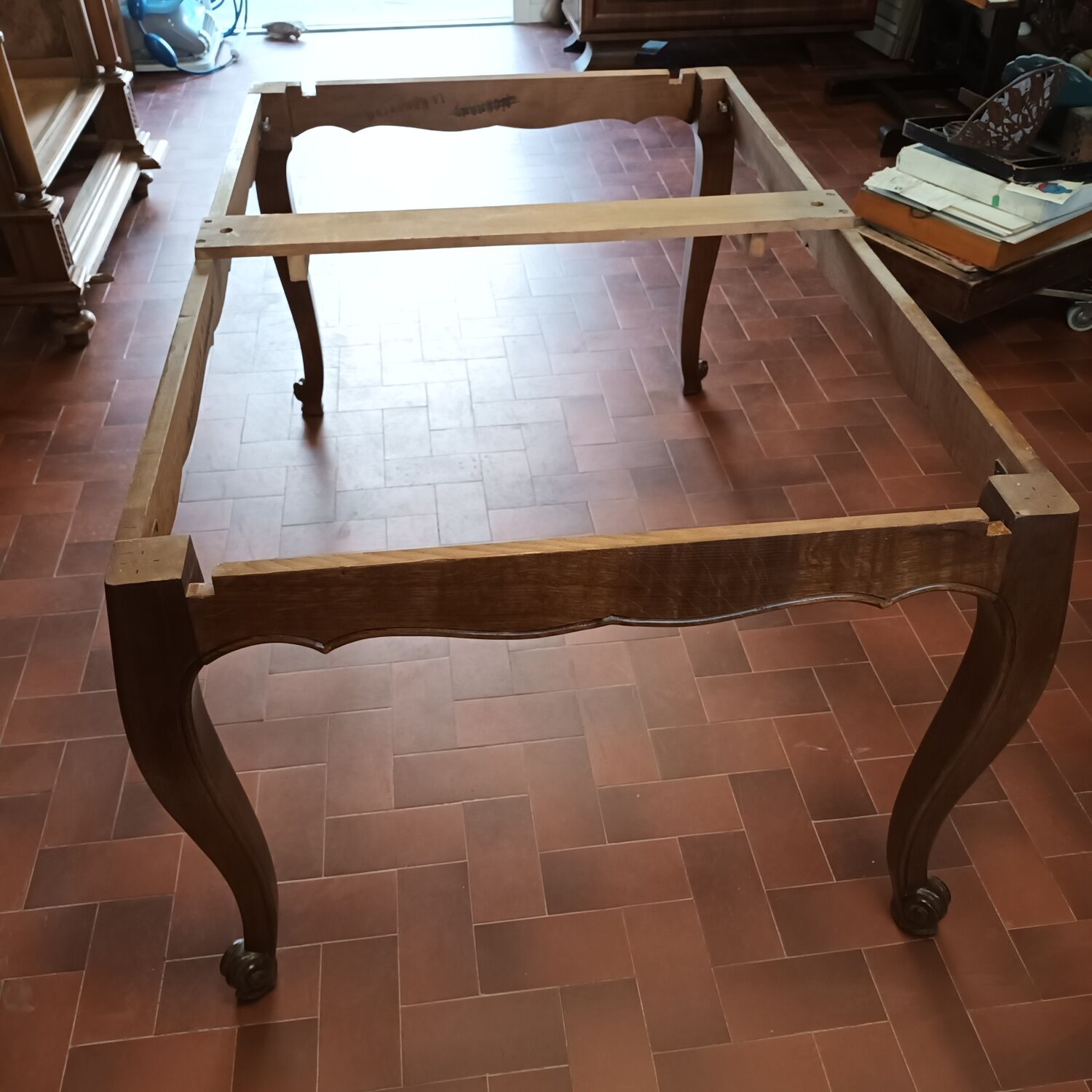 Versailles parquet table