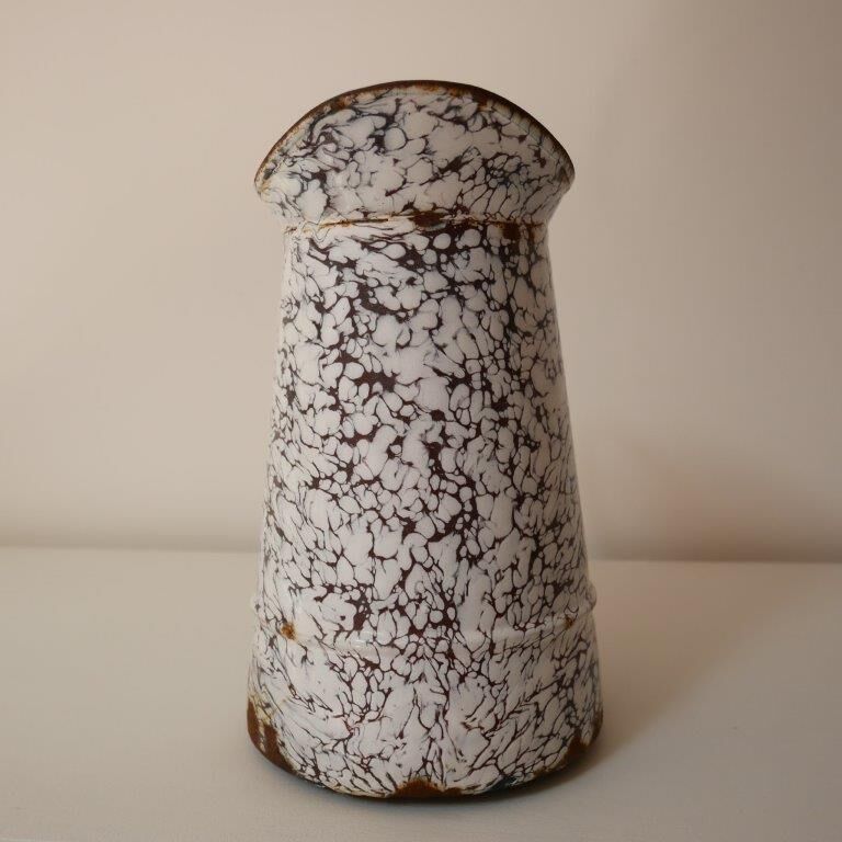 Enamelled sheet metal pitcher