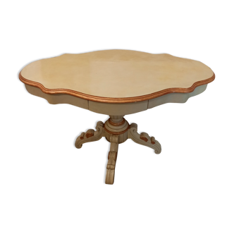 Violin style pedestal table