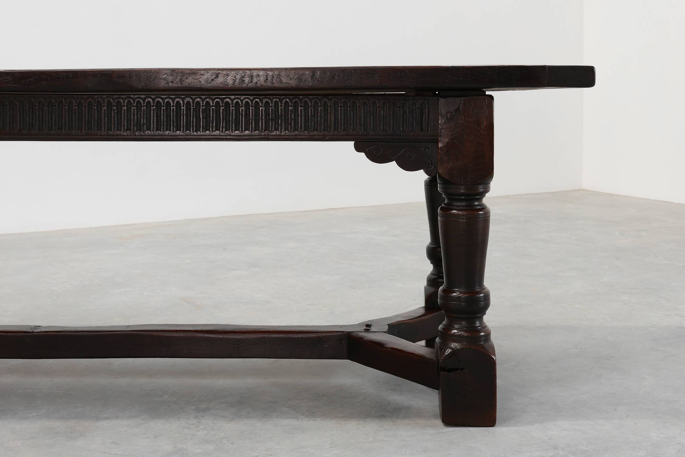 17th-Century Belgian full dark Oak Dining Table