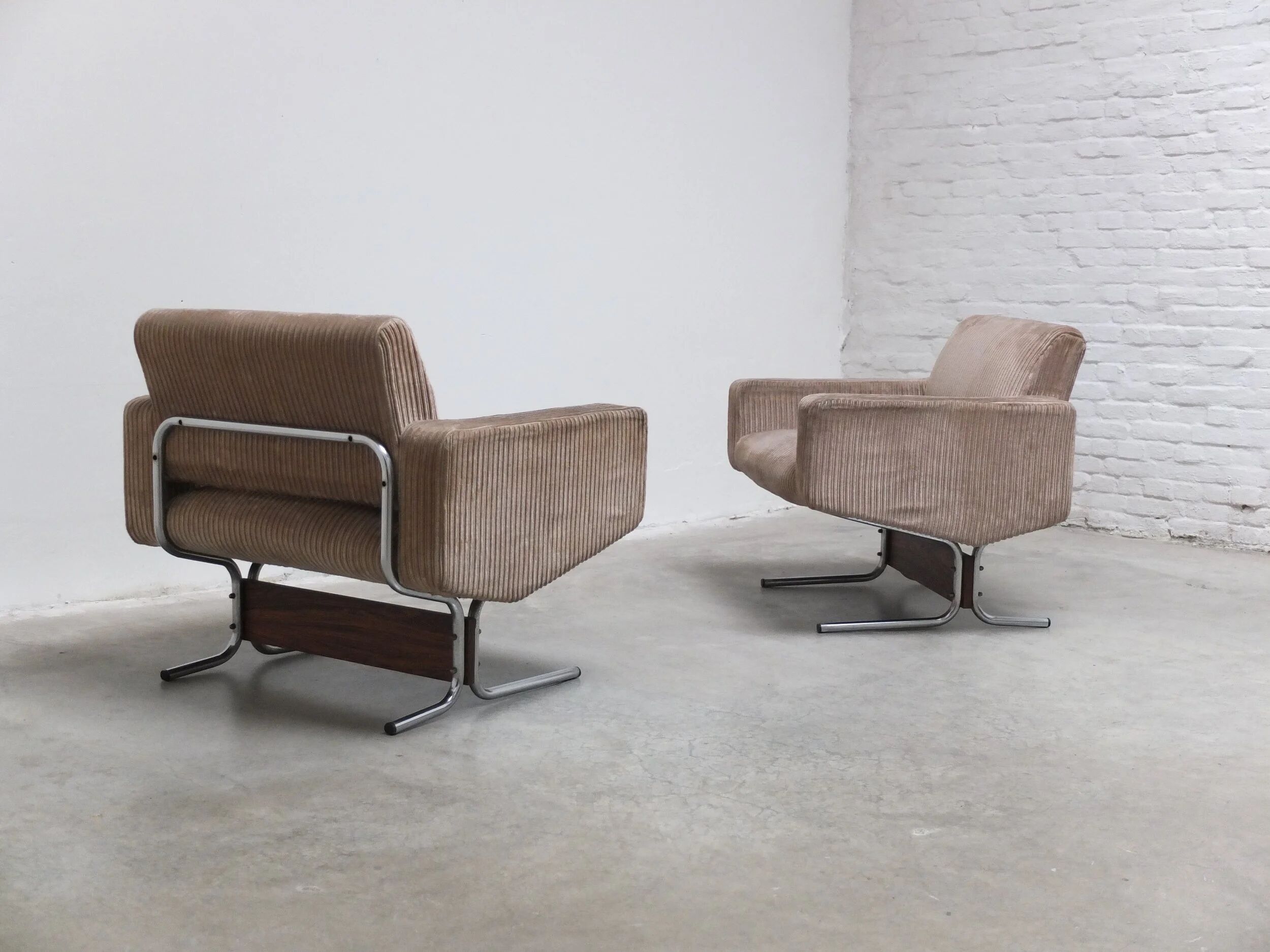 Pair of 'Caracas' lounge chairs by Pierre Guariche for Meurop, 1967
