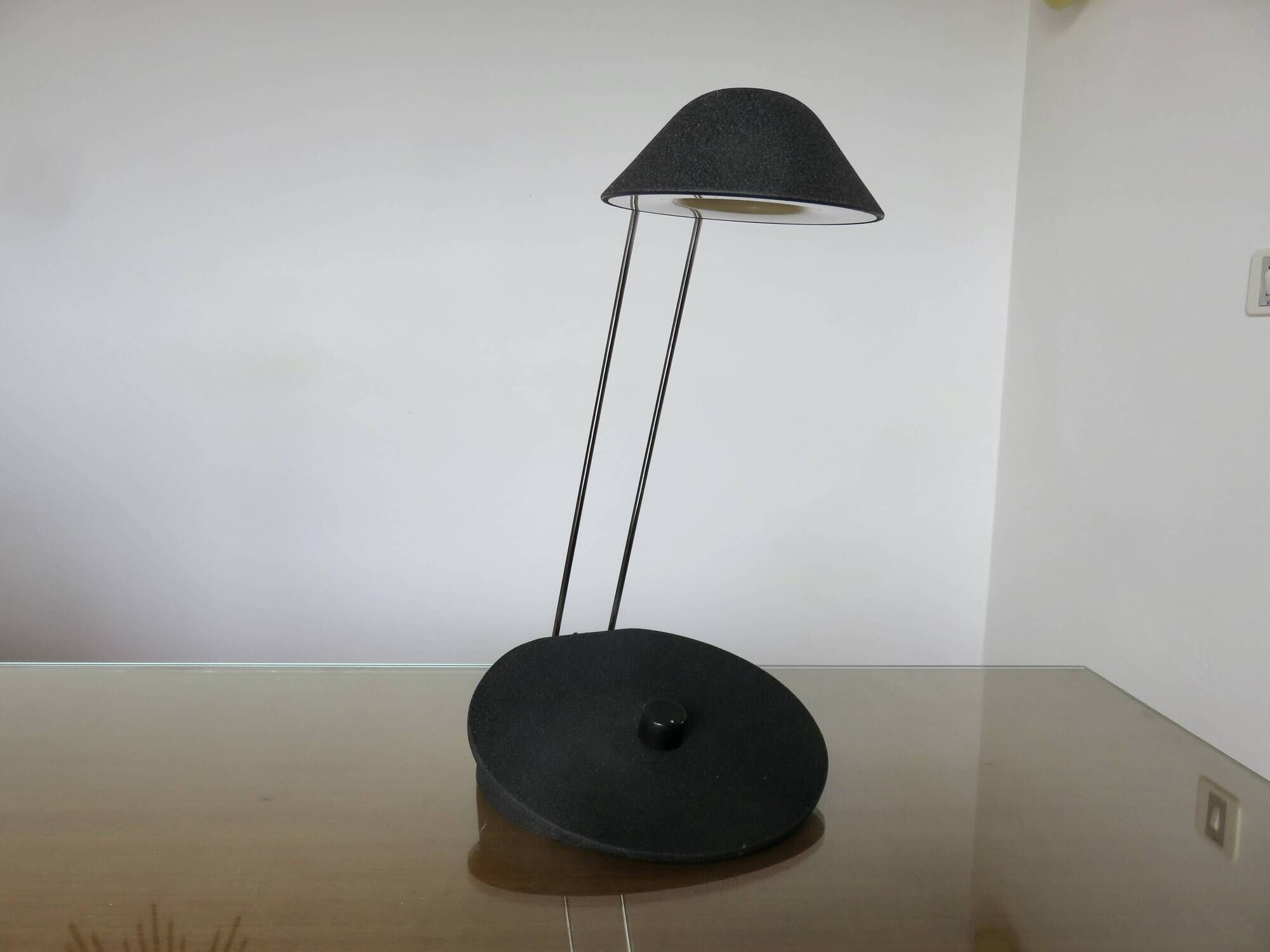1980s lamp, Memphis style, chrome metal and granulated black paint.