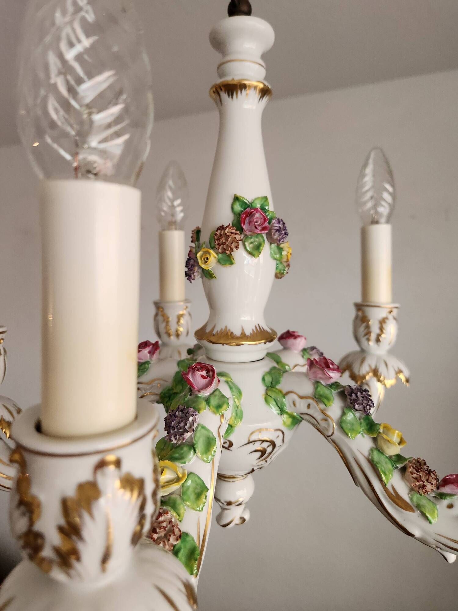 Handgeformt vergoldet vintage Porzellan Kronleuchter Capodimonte 1960er