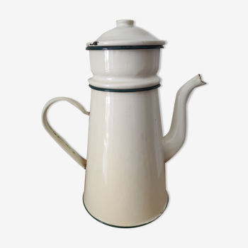 Cafetière en métal émaillé