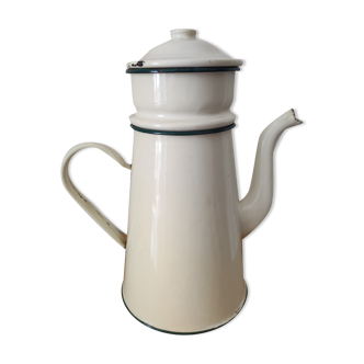 Cafetière en métal émaillé